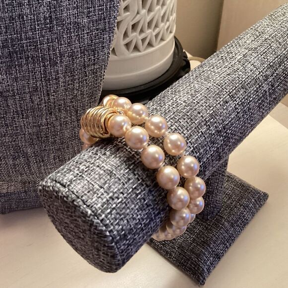 Faux Pearl and Goldtone Bracelet for Small Wrist - Picture 5 of 6